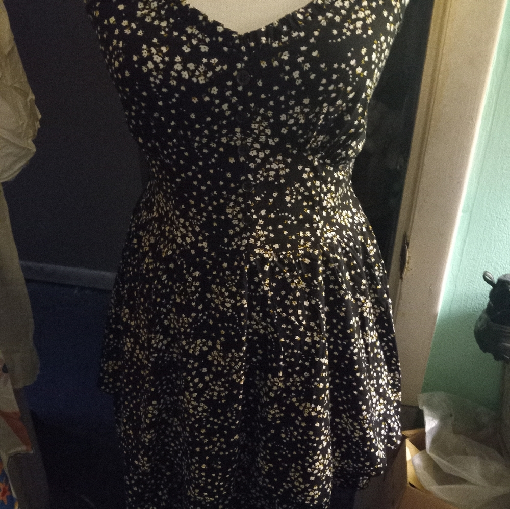 New,with tag black& white tiny floral two ruffles empire waist sundress small.